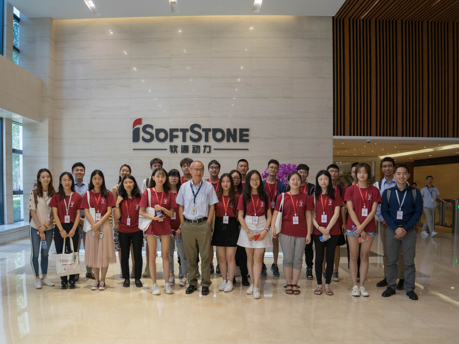 亚星游戏动力牵手哈佛深红报 开启一场与未来商业首脑的数字对话