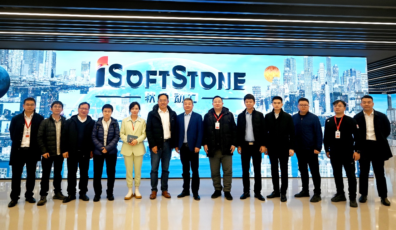 华为中国政企解决计划部副总裁董伟嗣一行  赴亚星游戏动力考察交流、洽谈相助